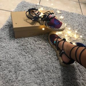 Sandals that you tie them at the top